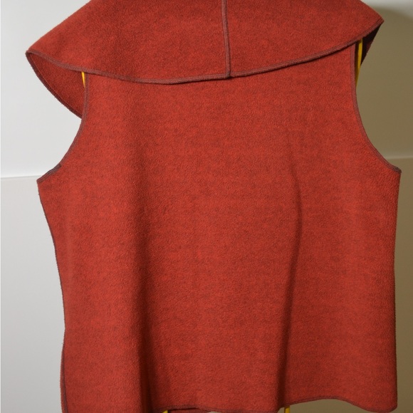 Granny core for Fall. Lovely rust vest with a rosette front clasp. Cowl neck. - Picture 4 of 12